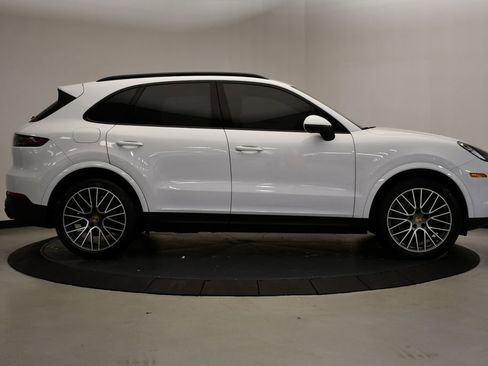 Used 2023 Porsche Cayenne image 8