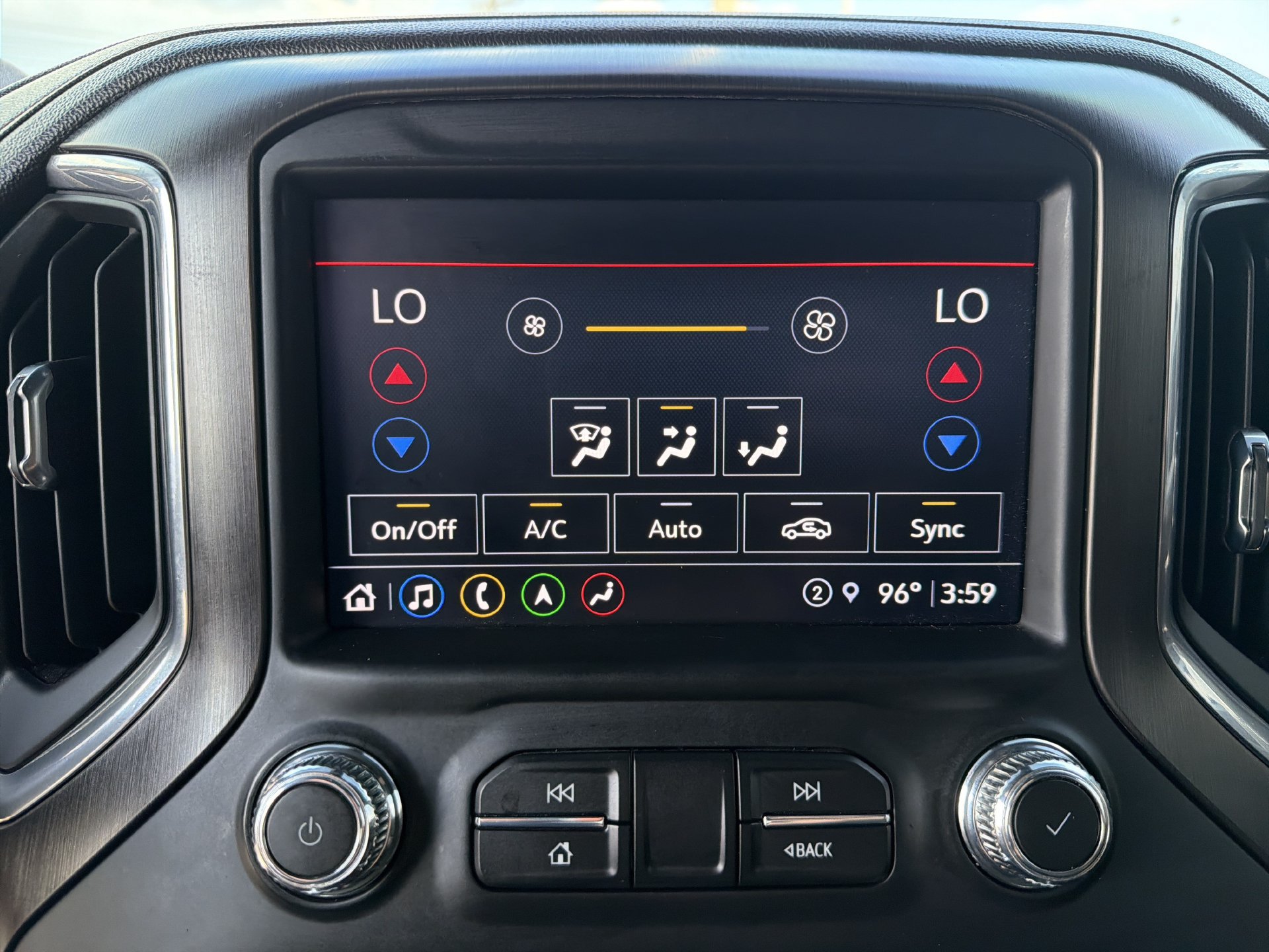Used 2022 GMC Sierra 2500 AT4 w/ AT4 Premium Plus Package AWD/4WD image 9