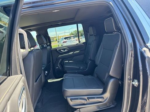 Used 2023 GMC Yukon XL SLT w/ SLT Premium Package AWD/4WD image 23