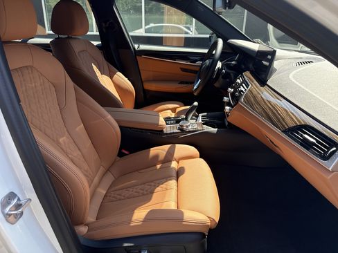 Used 2023 BMW 540i xDrive w/ Premium Package AWD/4WD image 2