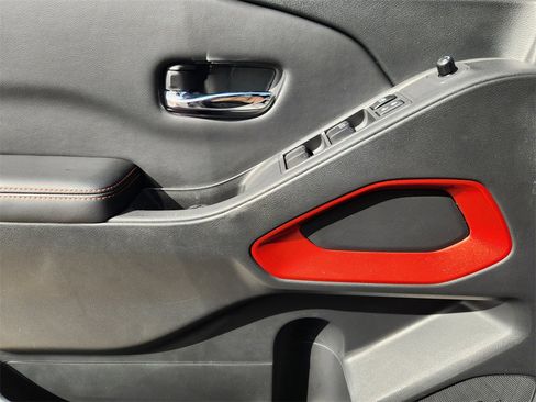 Used 2025 Nissan Frontier PRO-4X w/ Pro Premium Package image 21