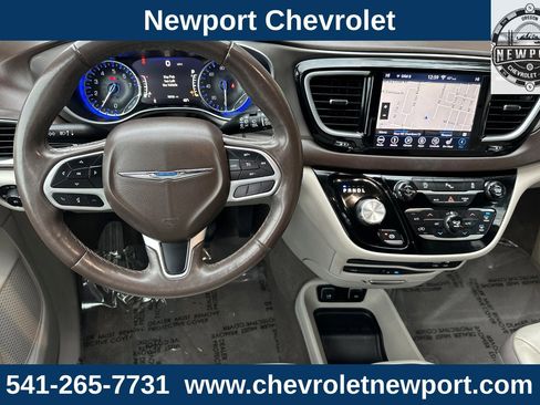 Used 2018 Chrysler Pacifica Touring-L Plus image 15