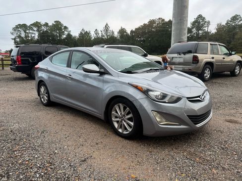 Used 2015 Hyundai Elantra SE w/ Option Group 03 image 9