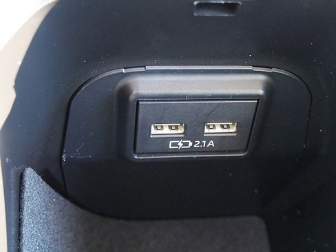 Used 2021 Toyota RAV4 XLE Premium image 41