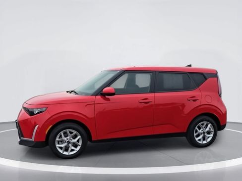 Used 2024 Kia Soul LX w/ Option Group 015 FWD image 4