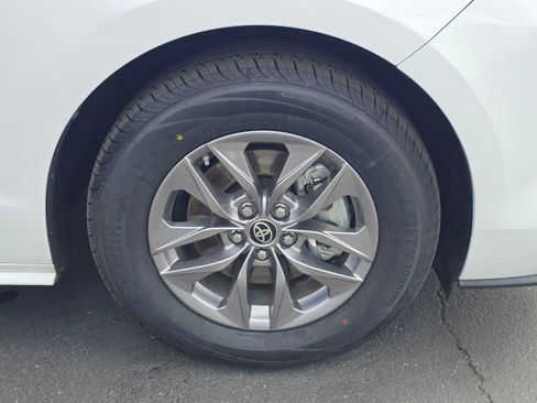 Used 2023 Toyota Sienna LE FWD image 9