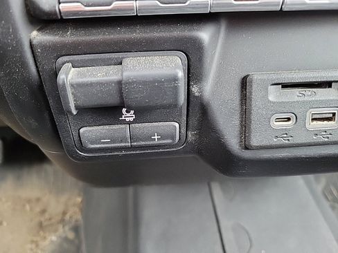 Used 2020 Chevrolet Silverado 1500 LTZ image 9