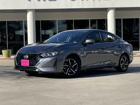 Used 2024 Nissan Sentra SV image 2