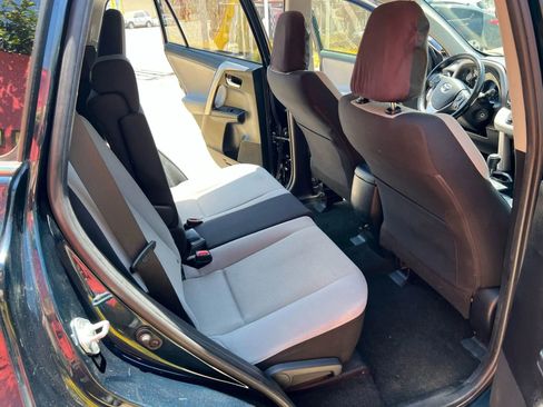 Used 2018 Toyota RAV4 XLE image 10