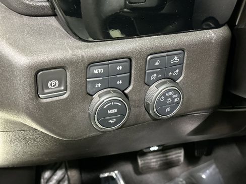 Used 2023 Chevrolet Silverado 1500 LTZ image 17