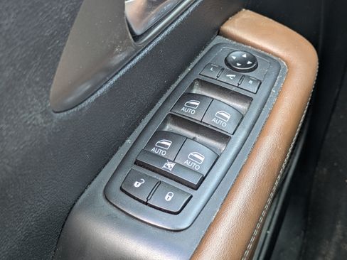 Used 2020 Chrysler Pacifica Limited w/ Advanced Safetytec Group FWD image 21