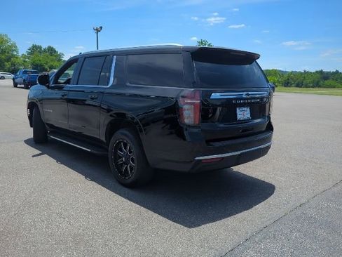 Used 2022 Chevrolet Suburban LT AWD/4WD image 32