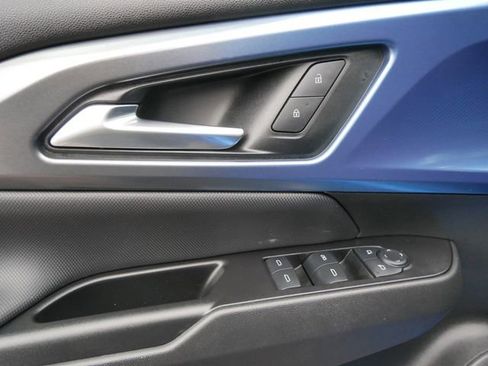 Used 2025 Chevrolet Equinox EV LT w/ Convenience Package image 12