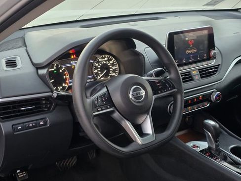 Used 2022 Nissan Altima 2.5 SV image 12