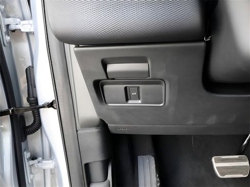 New 2025 Land Rover Discovery Sport Dynamic SE image 36