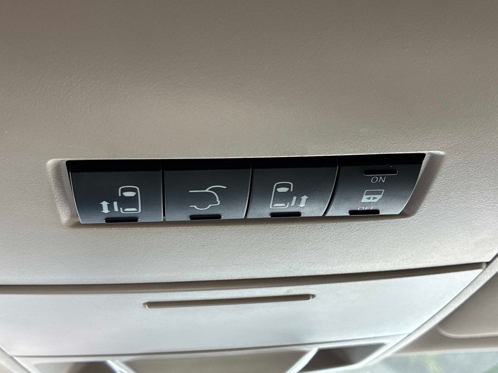 Used 2016 Dodge Grand Caravan SXT w/ Rear Park Assist Package FWD image 35
