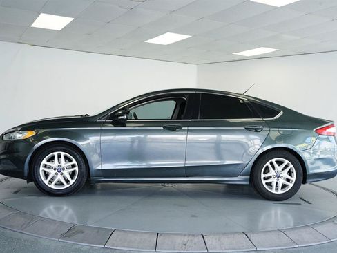 Used 2015 Ford Fusion SE FWD image 4