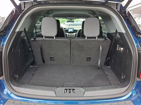 Used 2022 Ford Explorer XLT w/ Equipment Group 202A AWD/4WD image 28