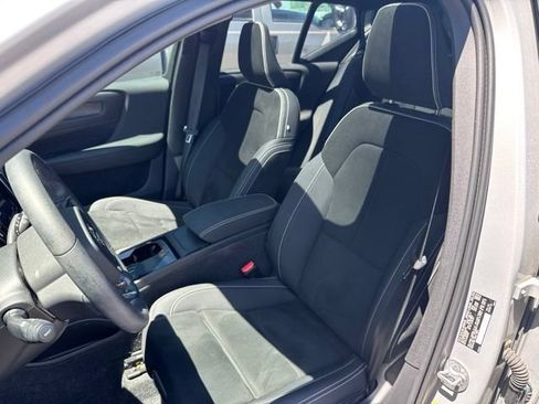 Used 2024 Volvo XC40 Recharge Ultimate w/ Protection Package Premier AWD/4WD image 9
