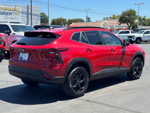 New 2026 Chevrolet Trax LT w/ Midnight Edition FWD image 6