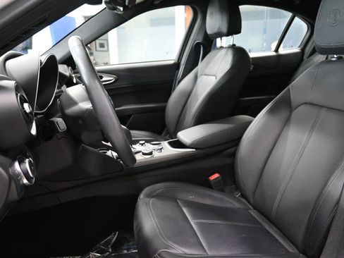 Used 2023 Alfa Romeo Giulia Ti AWD/4WD image 13