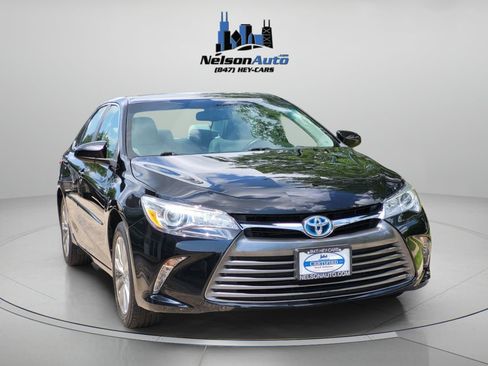 Used 2017 Toyota Camry XLE w/ Moonroof Package FWD image 2