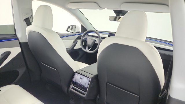 Used 2026 Tesla Model Y AWD image 37