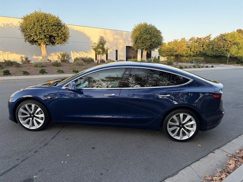 Used 2018 Tesla Model 3 Long Range AWD/4WD image 10