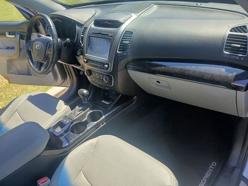 Used 2014 Kia Sorento SX FWD image 46