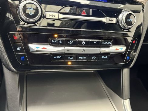 Used 2023 Ford Explorer Limited w/ Limited Technology Package image 25