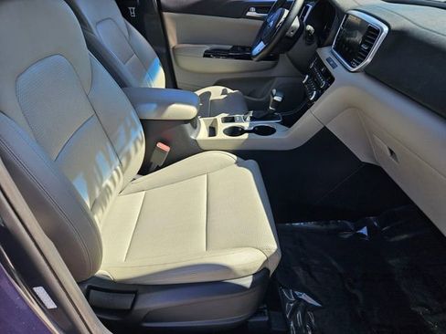 Used 2022 Kia Sportage EX image 19