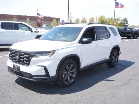 Used 2025 Honda Pilot Sport image 4
