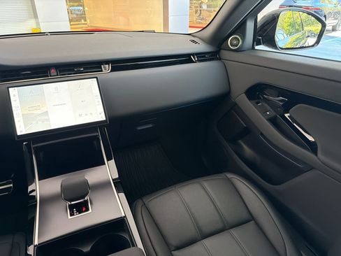 Used 2026 Land Rover Range Rover Evoque Dynamic SE AWD/4WD image 29