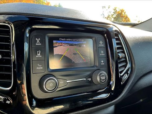 Used 2018 Jeep Compass Latitude image 17