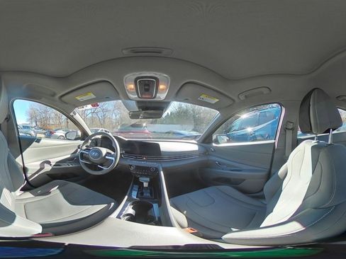 Used 2025 Hyundai Elantra SEL image 42