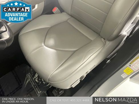 Used 2021 Toyota Highlander XLE AWD/4WD image 24