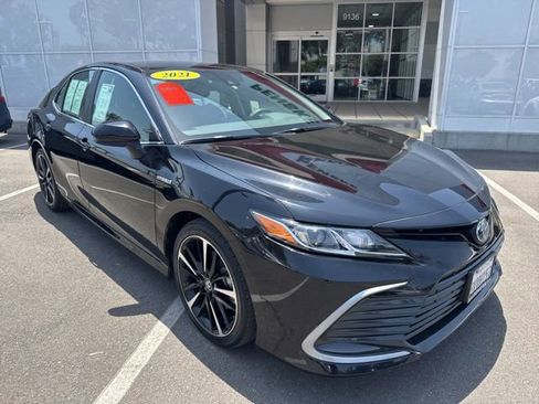Used 2021 Toyota Camry LE FWD image 5