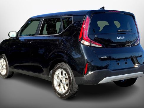 Used 2023 Kia Soul LX w/ LX Technology Package image 13