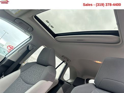 Used 2021 Toyota RAV4 XLE w/ Convenience Package AWD/4WD image 19