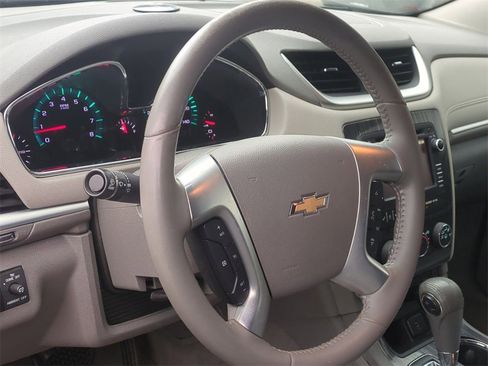 Used 2017 Chevrolet Traverse LT image 14