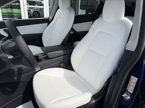 Used 2022 Tesla Model Y Long Range AWD/4WD image 16