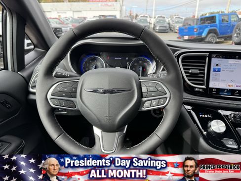 New 2026 Chrysler Pacifica Select image 19