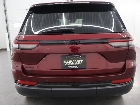 Used 2023 Jeep Grand Cherokee Altitude AWD/4WD image 27