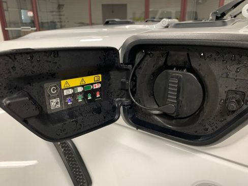 Used 2024 Jeep Wrangler Unlimited Sahara w/ Safety Group AWD/4WD image 9