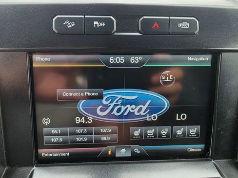 Used 2015 Ford F150 Platinum w/ Equipment Group 701A Luxury AWD/4WD image 16