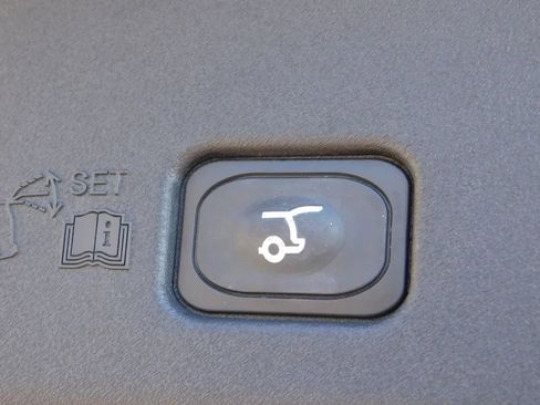 Used 2024 Lincoln Nautilus Reserve AWD/4WD image 8