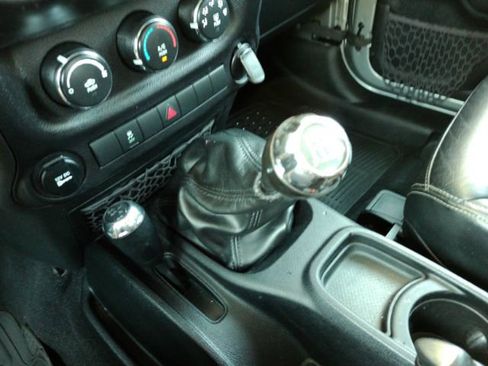 Used 2015 Jeep Wrangler Sport image 4