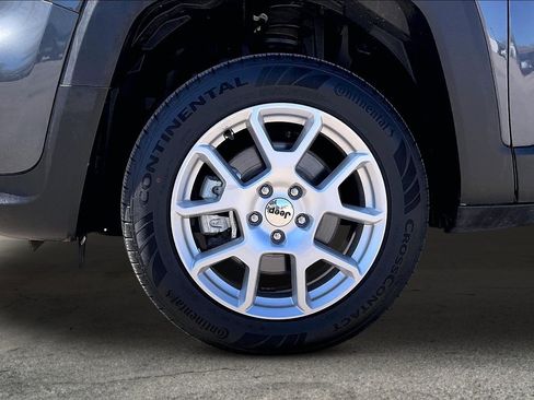 Used 2023 Jeep Renegade Latitude w/ Premium Group AWD/4WD image 8