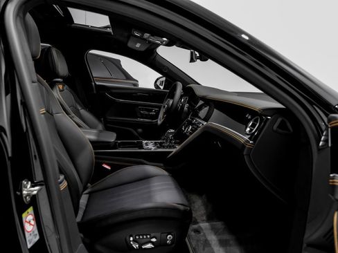 Used 2024 Bentley Flying Spur V8 image 36