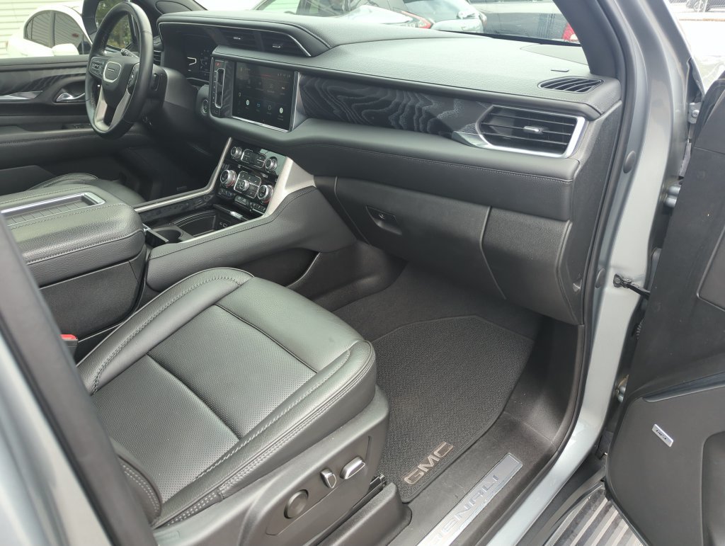 Used 2023 GMC Yukon XL Denali AWD/4WD image 39